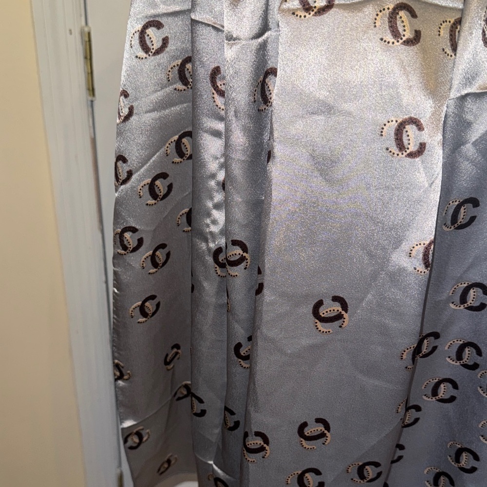 Elegant Silver Patterned Shawl - Picture 9 of 16